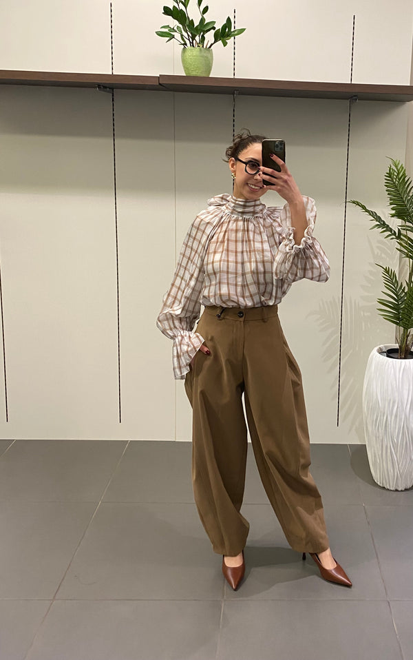 Pantalone ovetto con pences