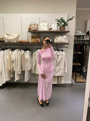 Gonna svasata in pizzo rosa