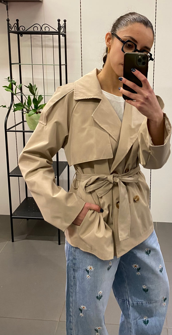 TRENCH CORTO