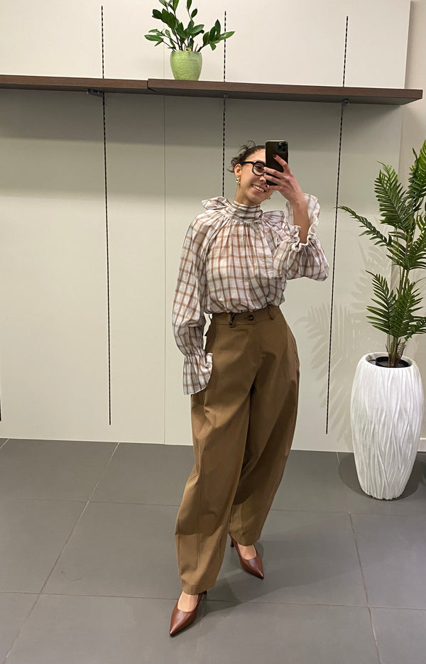 Pantalone ovetto con pences