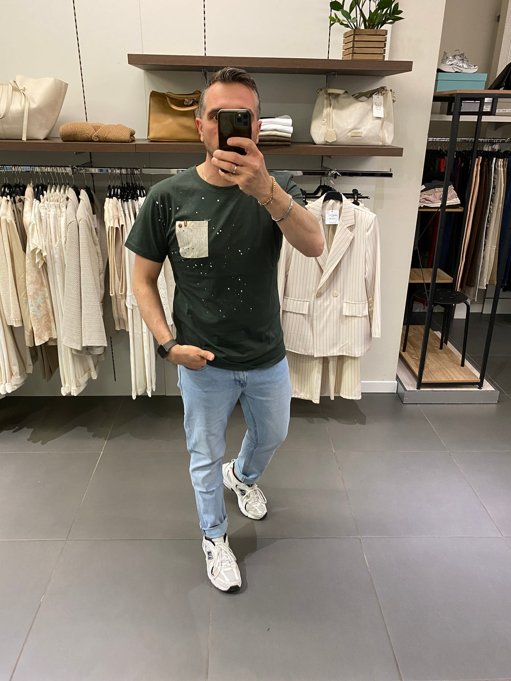 T-shirt in cotone con TASCHINO militare