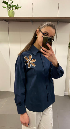 CAMICIA CON RICAMO FIORE