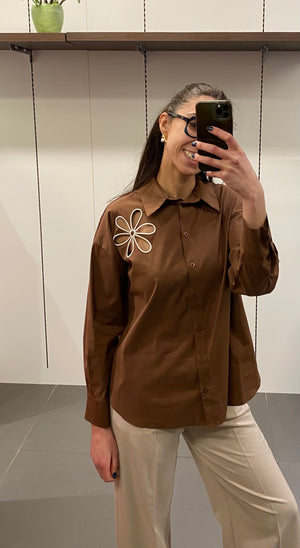 CAMICIA CON RICAMO FIORE