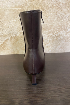 STIVALETTO CON TACCO marrone