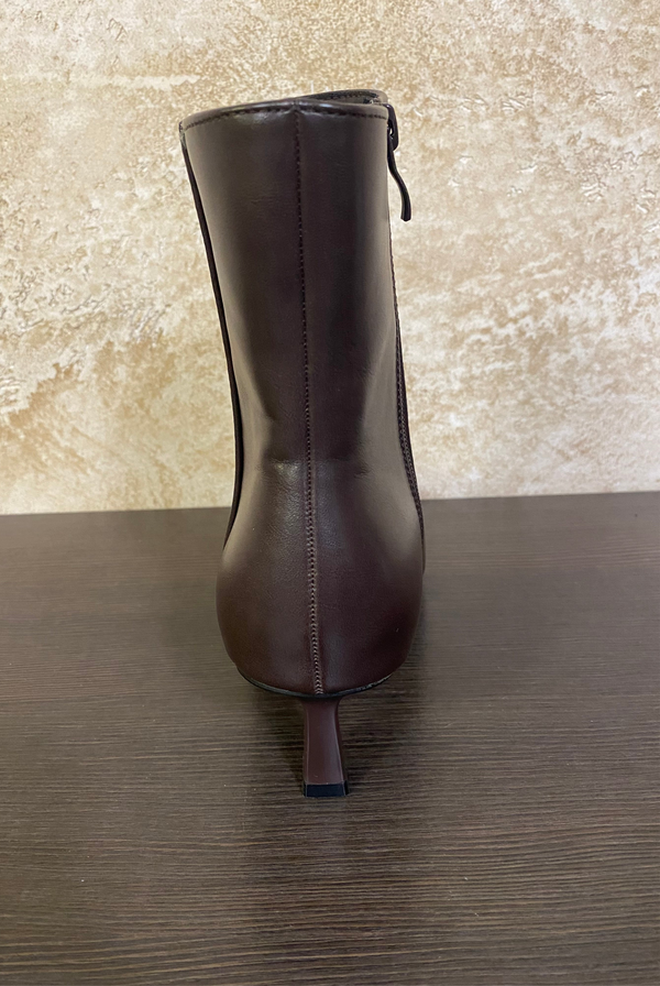STIVALETTO CON TACCO marrone