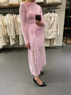 Gonna svasata in pizzo rosa