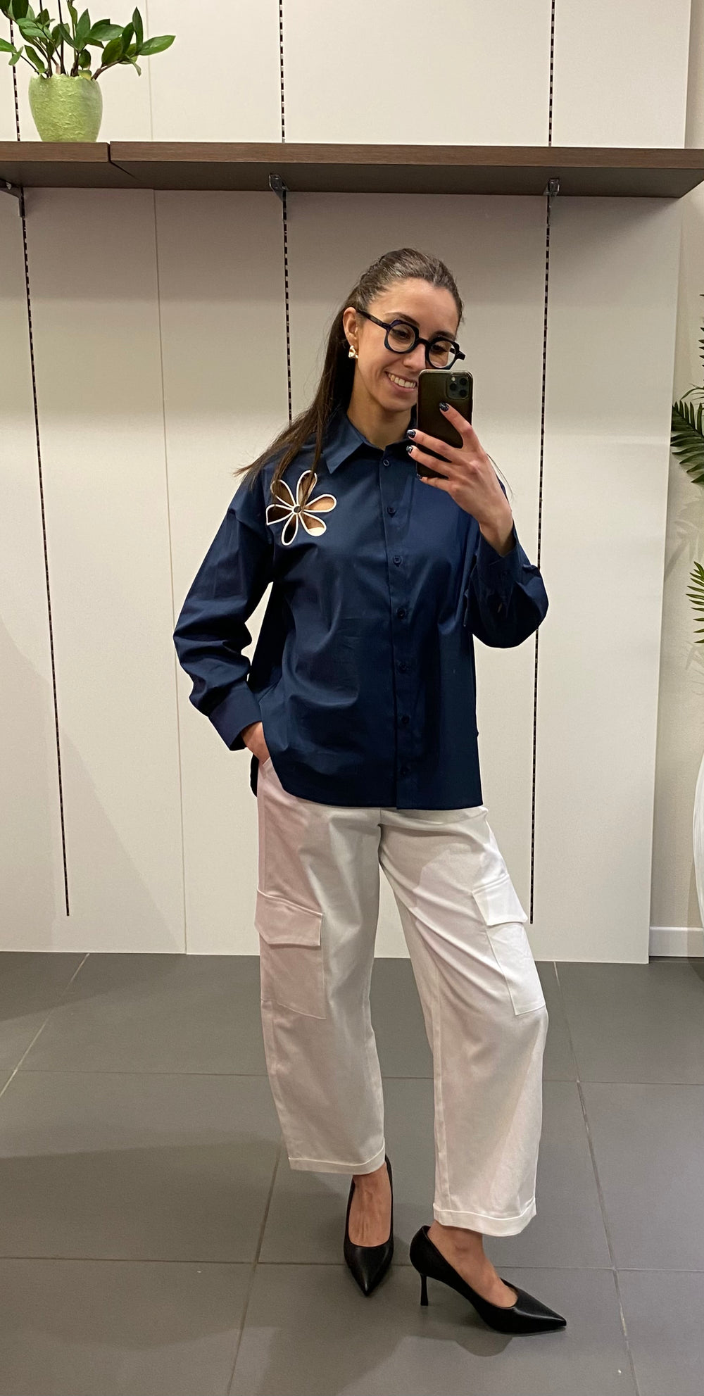 CAMICIA CON RICAMO FIORE