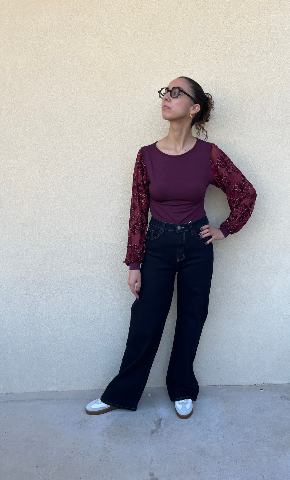 MAGLIA con manica ricamo