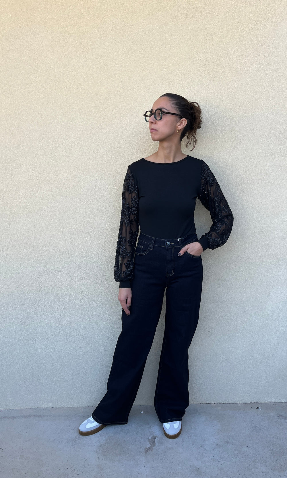 MAGLIA con manica ricamo