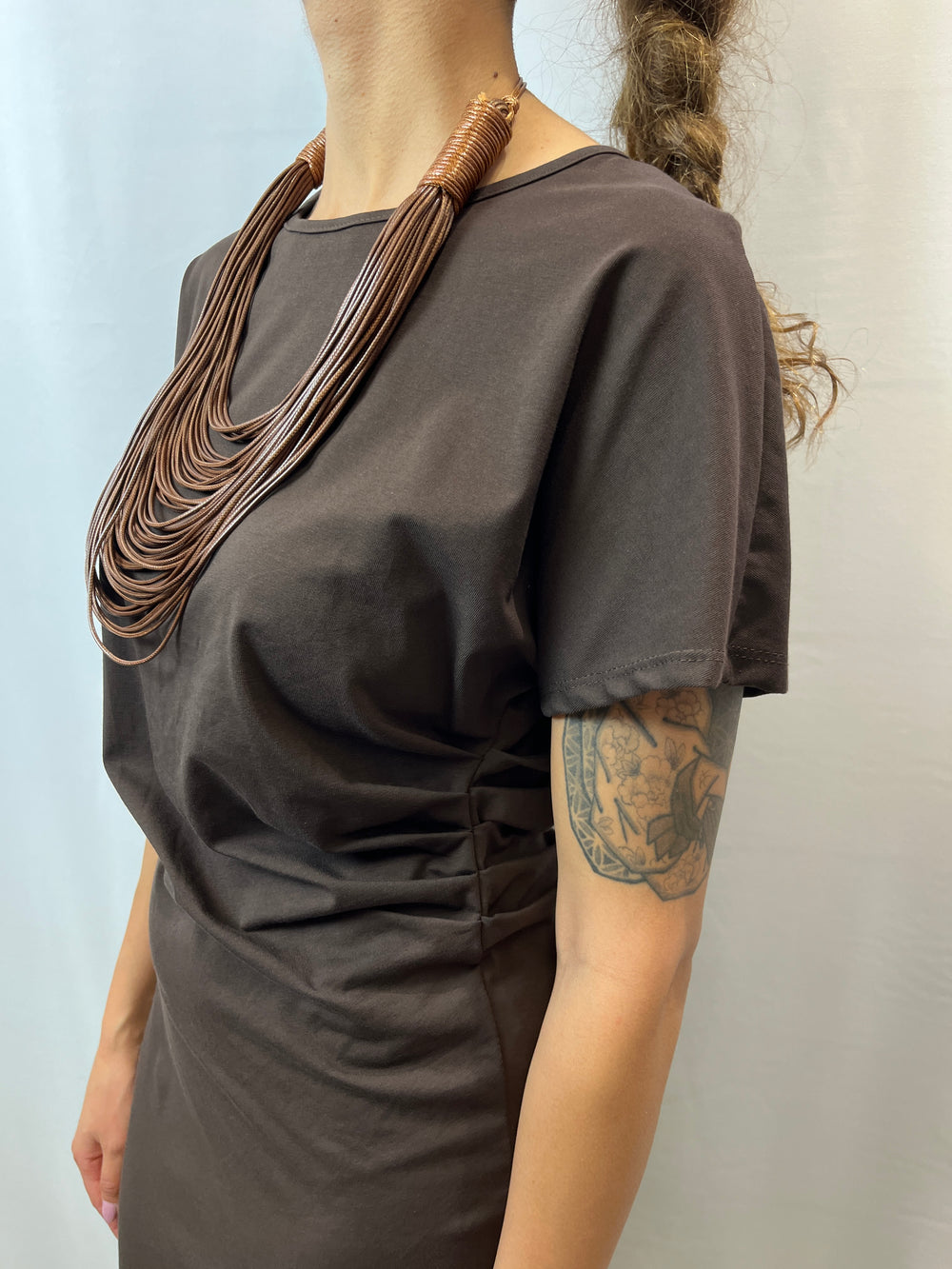ABITO LUNGO CON COLLANA
