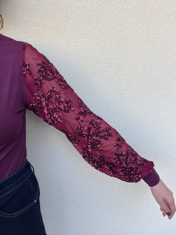 MAGLIA con manica ricamo