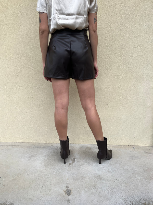 SHORTS A GONNA